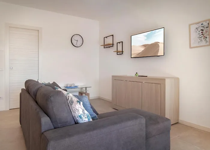 Ginestra Gialla With Pool Daire